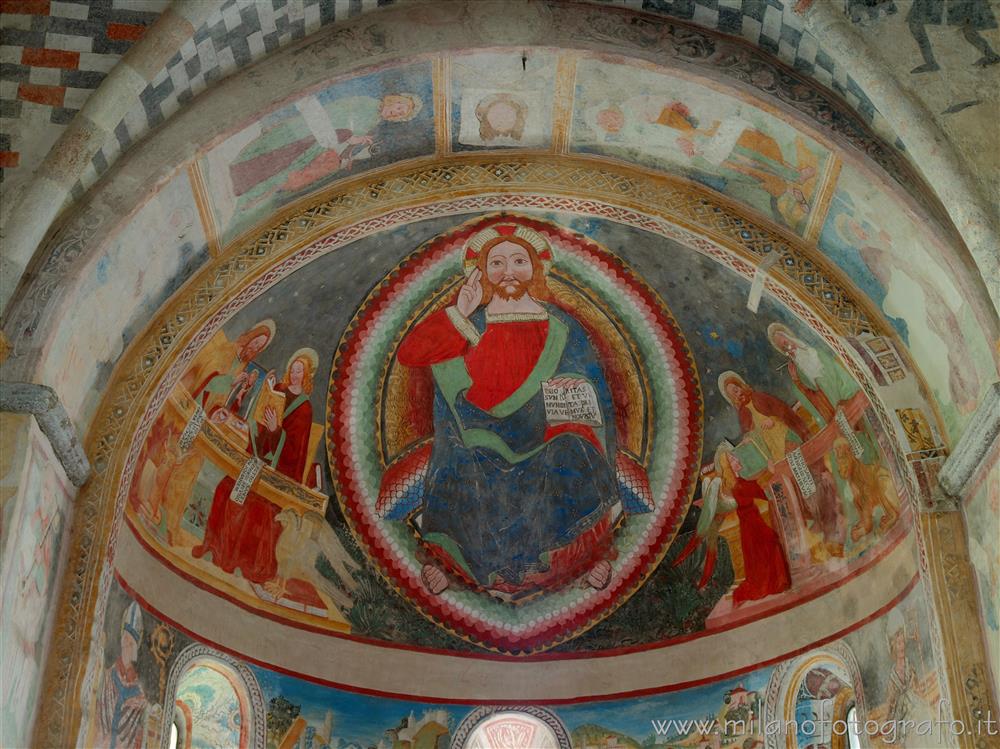 Biasca (Ticino, Switzerland) - Fresco of blessing Christ